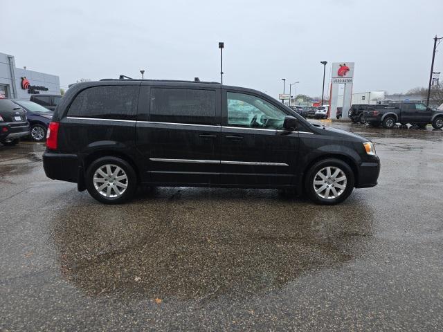 2013 chrysler town & country touring