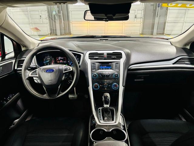 2016 ford fusion se