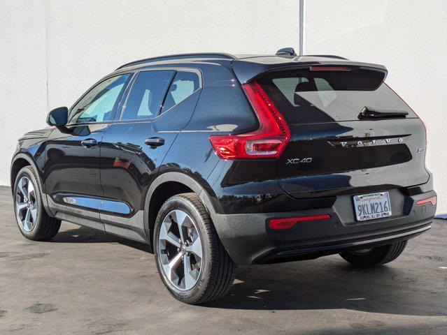 2024 volvo xc40 b5 plus dark theme