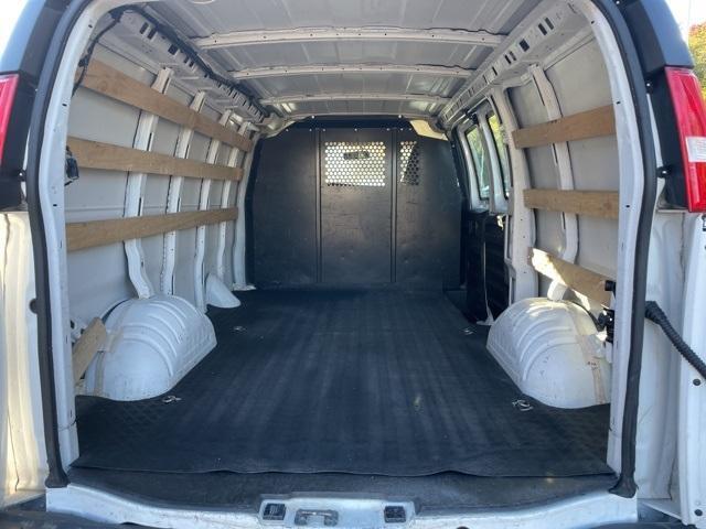 2022 chevrolet express 2500 work van