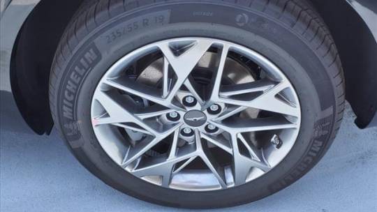 2025 Genesis GV70