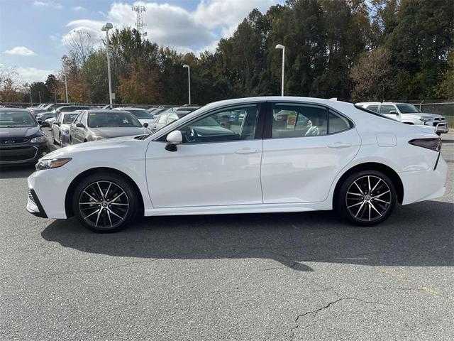 2022 toyota camry se