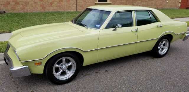 1976 ford maverick 4dr sedan