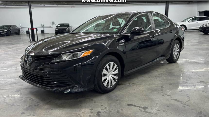 2020 toyota camry hybrid le