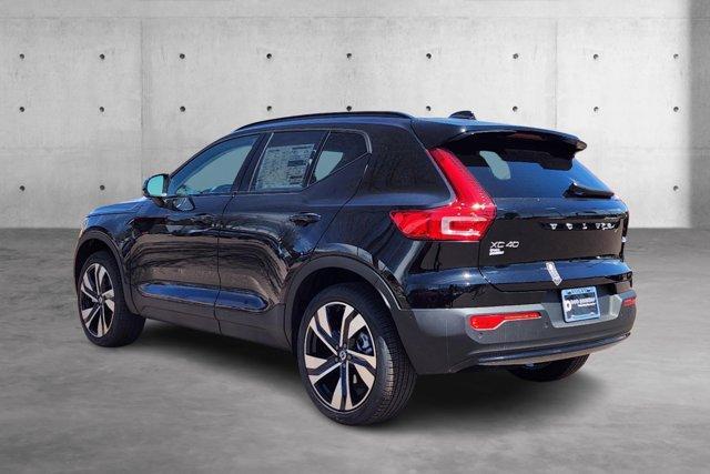 2024 volvo xc40 b5 ultimate dark theme