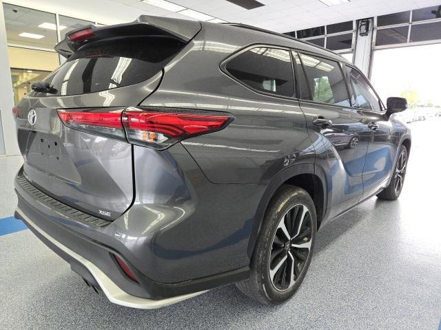 2022 toyota highlander xse