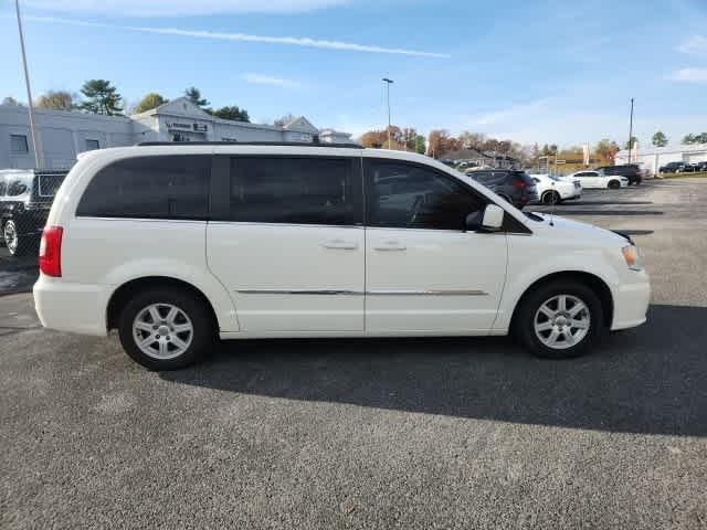 2013 chrysler town & country touring