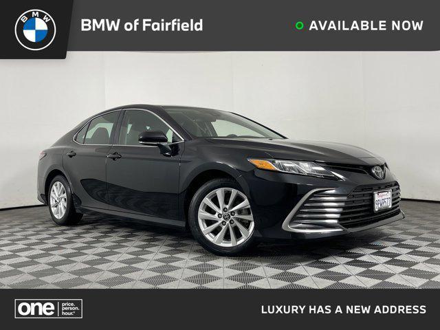 2022 toyota camry le