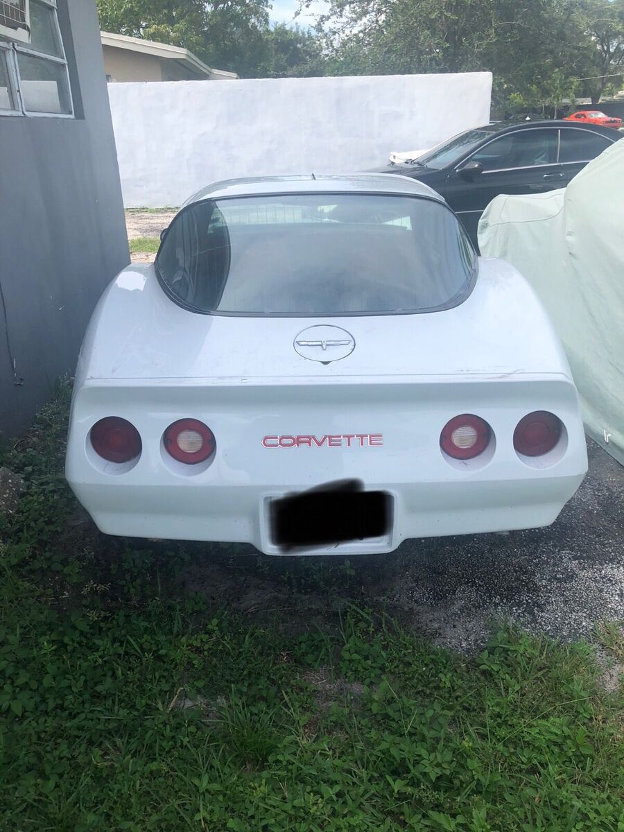 1980 corvette coupe, 350 engine 5.7 v8 automatic transmission