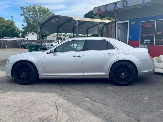 2012 chrysler 300 s