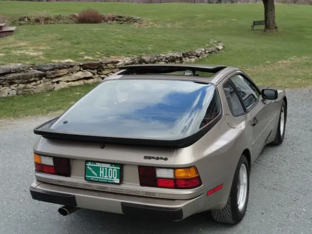classic porsche 944 coupe