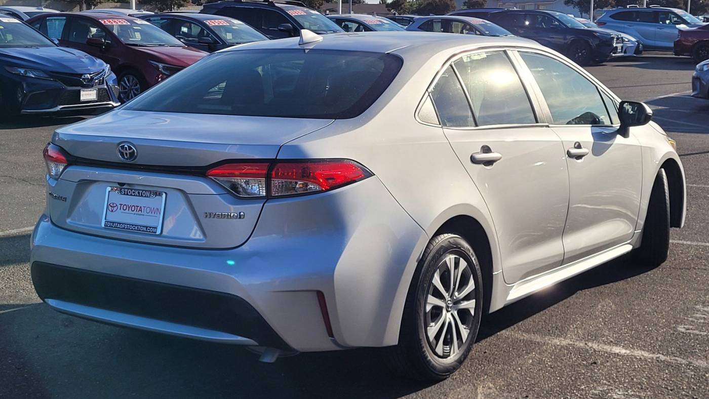 2022 toyota corolla hybrid le