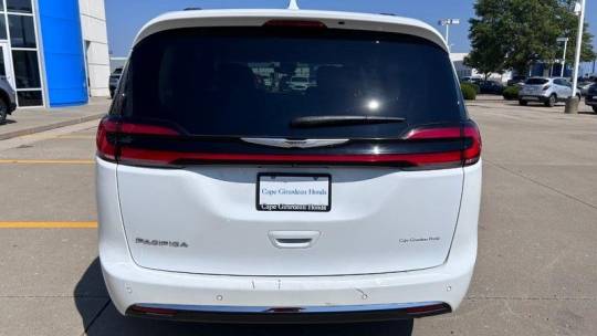 2022 chrysler pacifica touring l