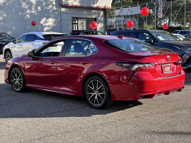 2021 toyota camry se