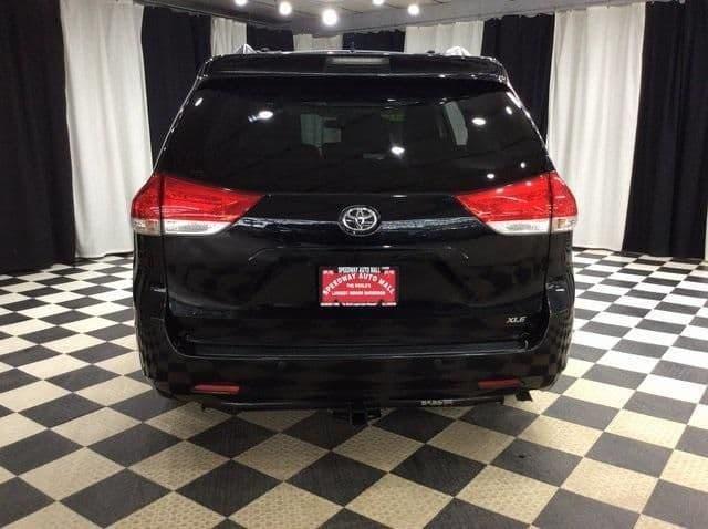 2012 toyota sienna xle minivan 4d in machesney park, illinois