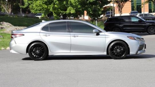 2022 toyota camry hybrid xse