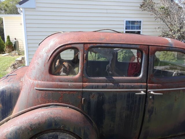 1935 dodge 4 door
