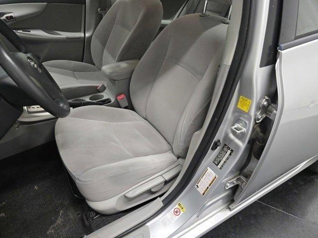2011 toyota corolla le