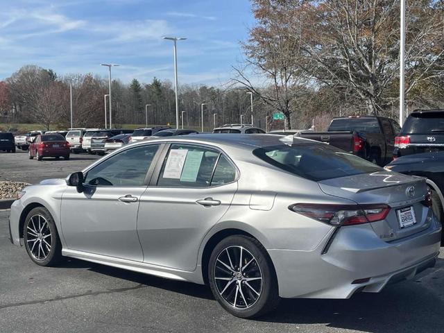 2021 toyota camry se