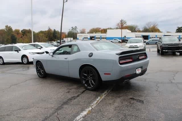 2022 dodge challenger sxt