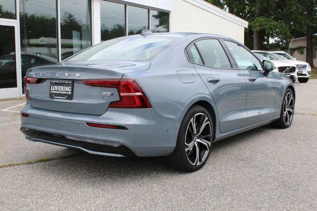 2024 volvo s60 b5 plus dark theme