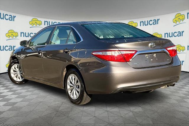 2016 toyota camry le