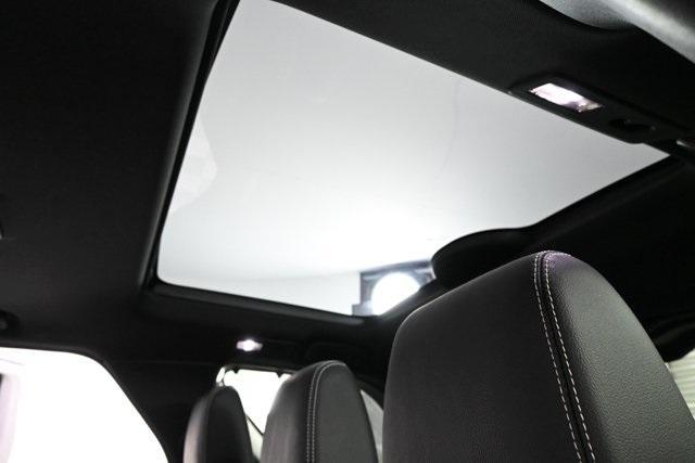 2022 land rover discovery p300 s r-dynamic