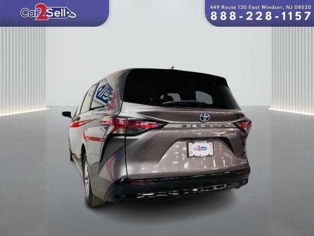 2022 toyota sienna le