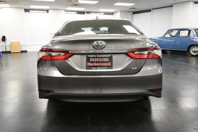 2021 toyota camry le