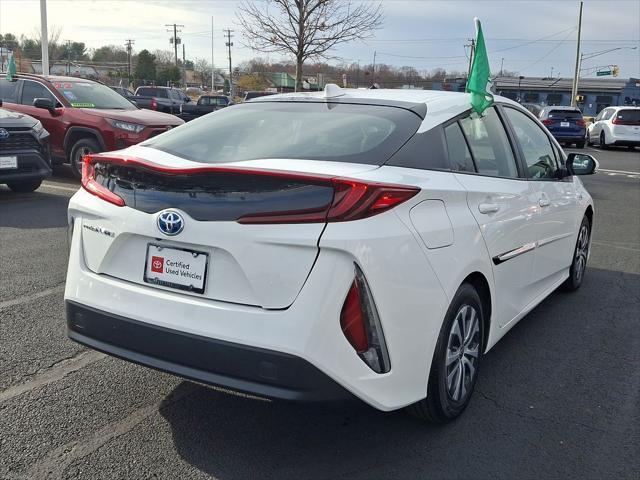 2021 toyota prius prime le
