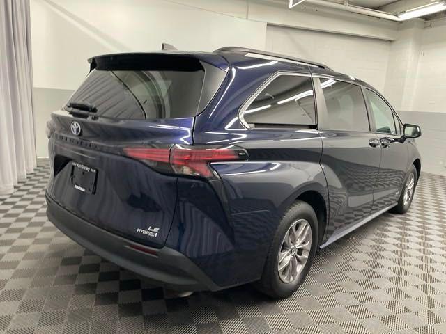 2021 toyota sienna le