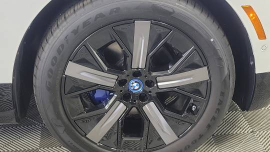 2025 BMW iX