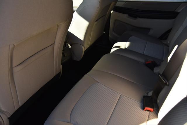 2018 ford explorer base