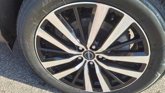 2024 Nissan Pathfinder platinum