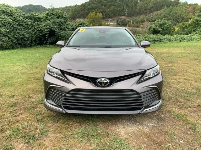 2021 toyota camry le