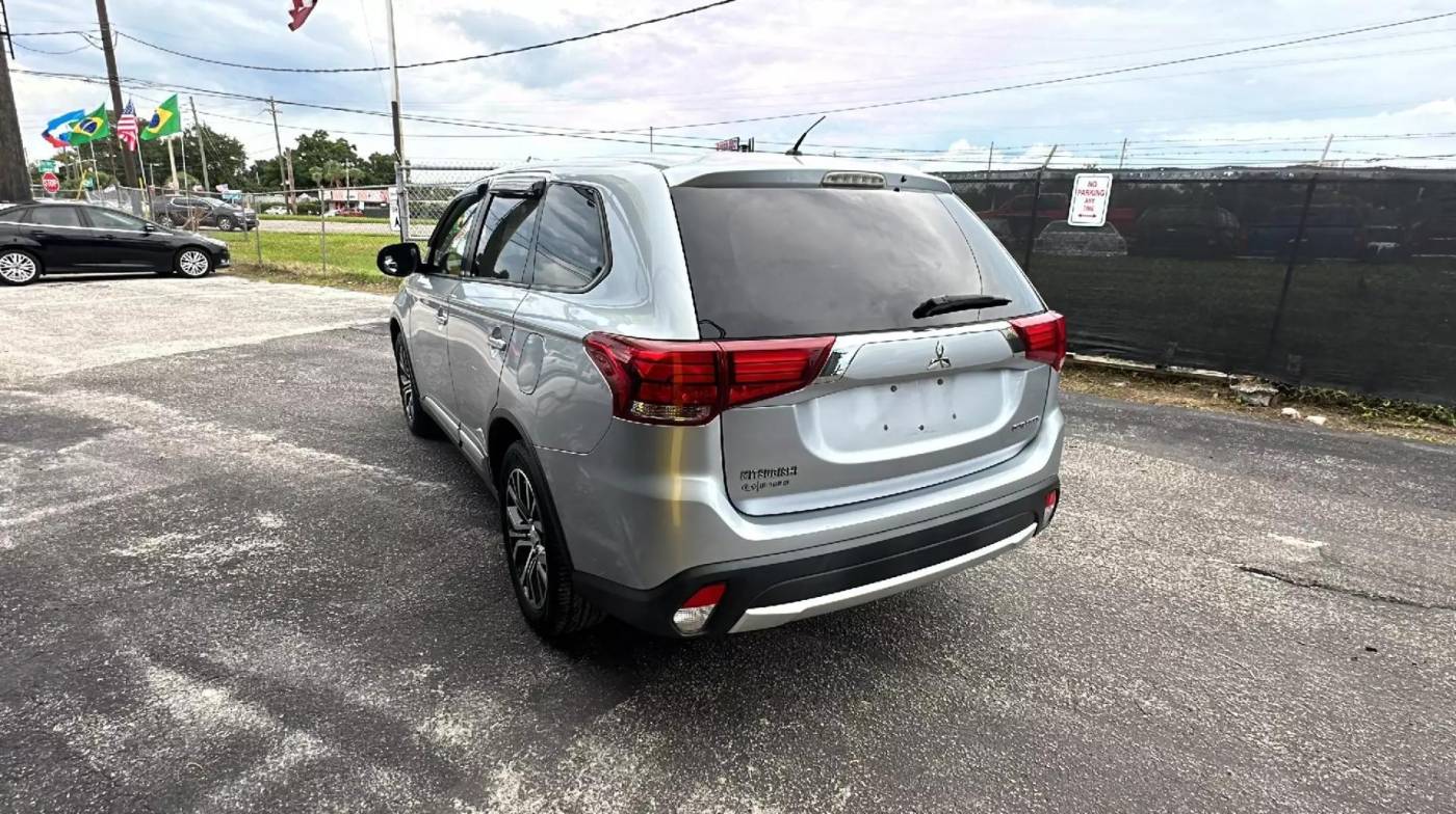2016 mitsubishi outlander es