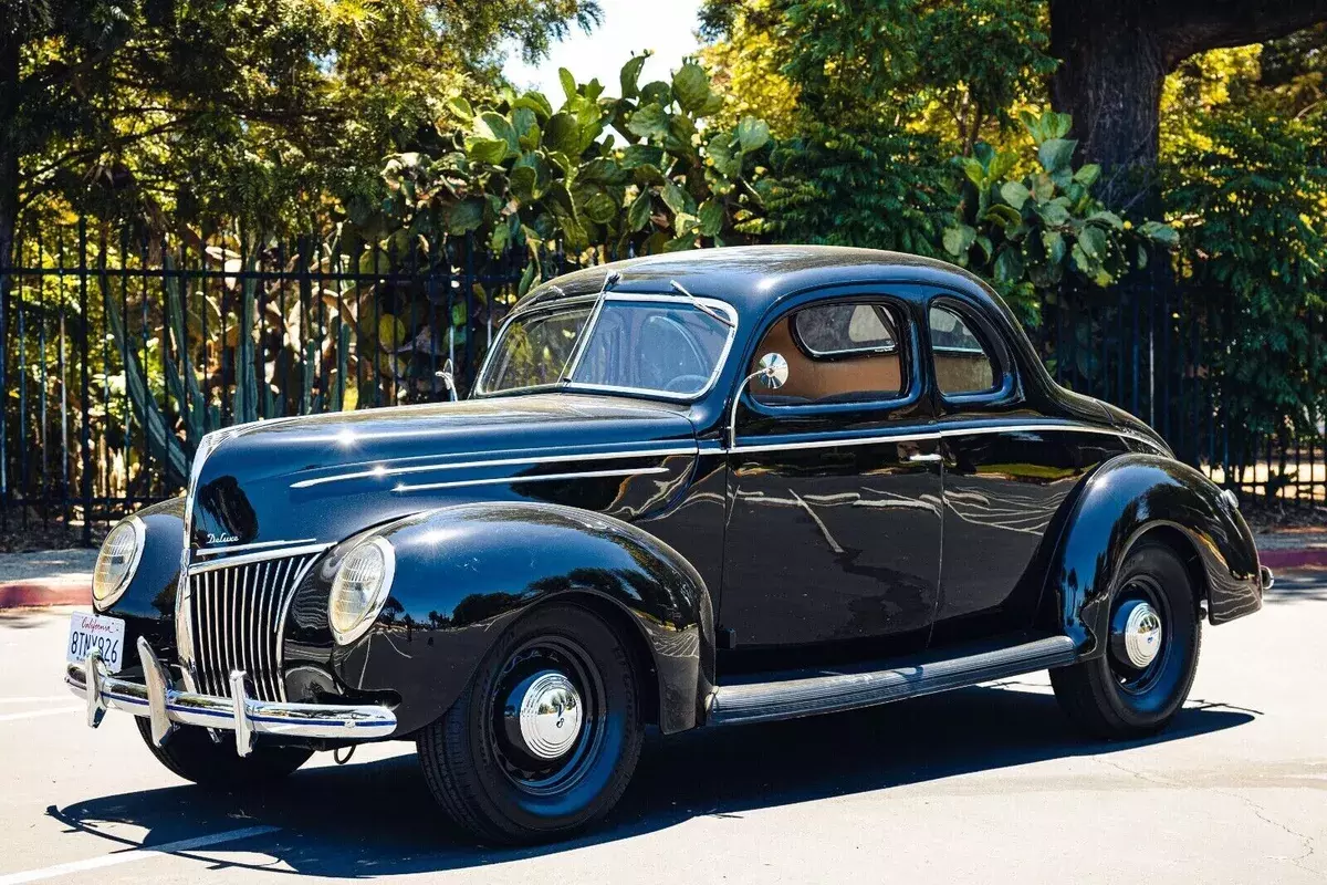 1939 ford deluxe 5 window coupe