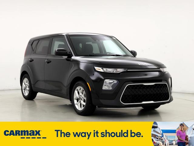 2022 kia soul lx