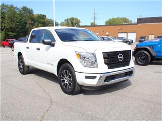 2023 Nissan Titan sv