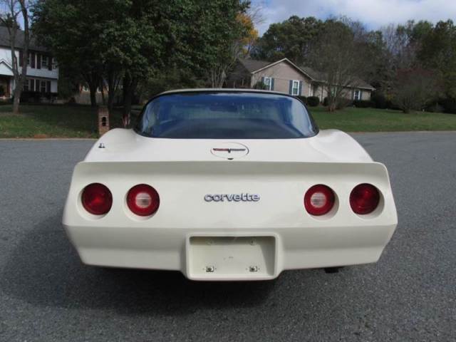 1980 corvette only 27k miles, matching number l-82 motor, very celan c3!