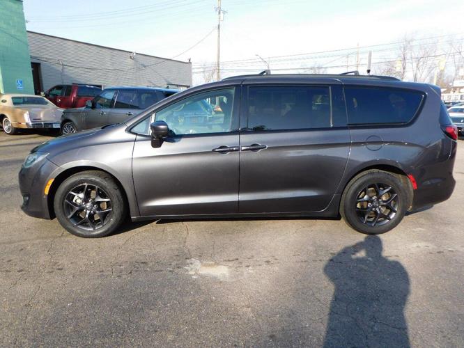2019 chrysler pacifica in farmington, michigan