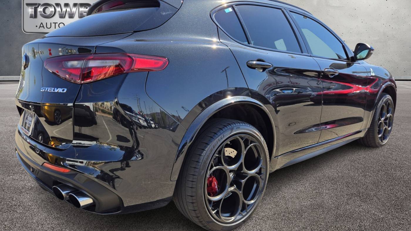 2022 alfa romeo stelvio quadrifoglio