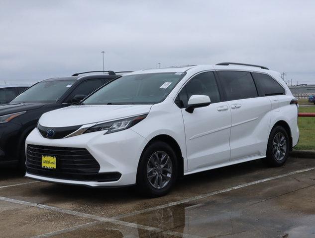 2023 toyota sienna le