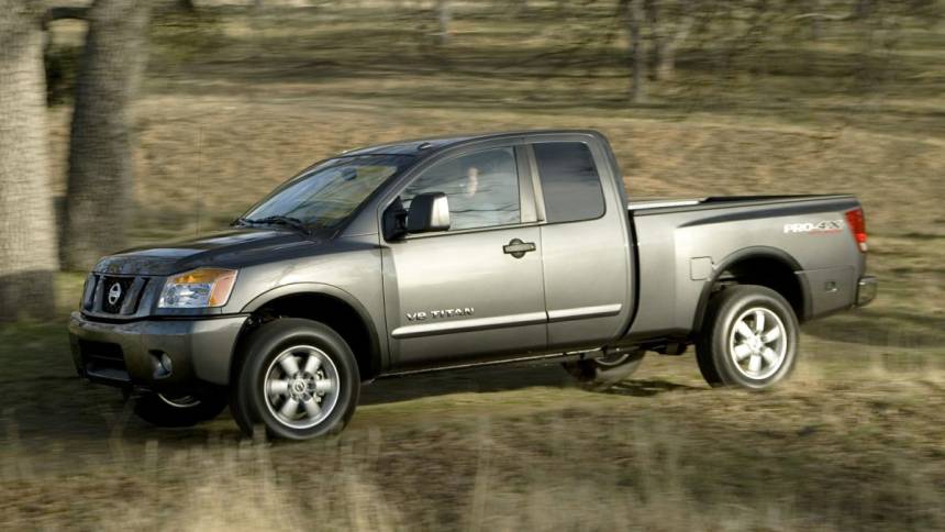 2011 nissan titan sv