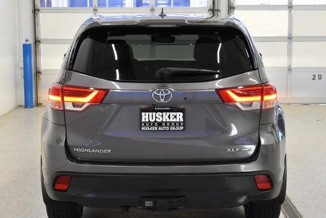 2019 toyota highlander se