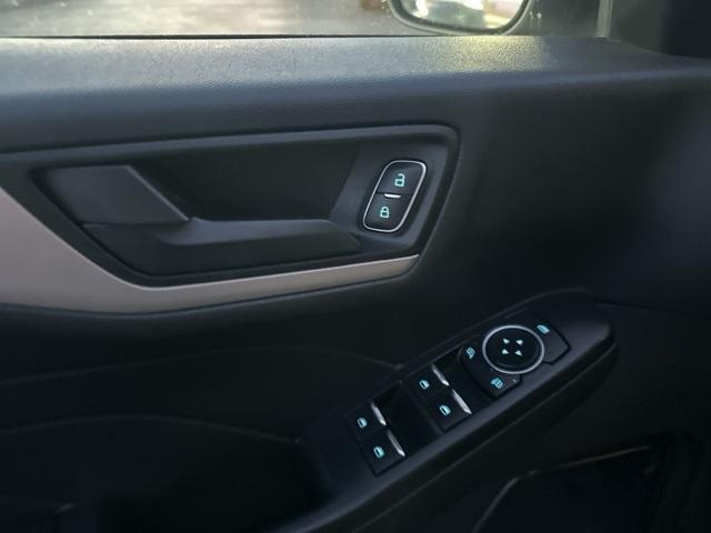 2022 ford escape se