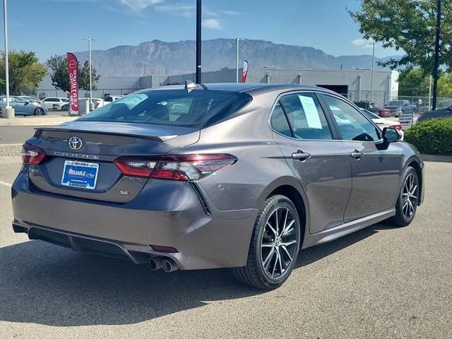 2022 toyota camry se