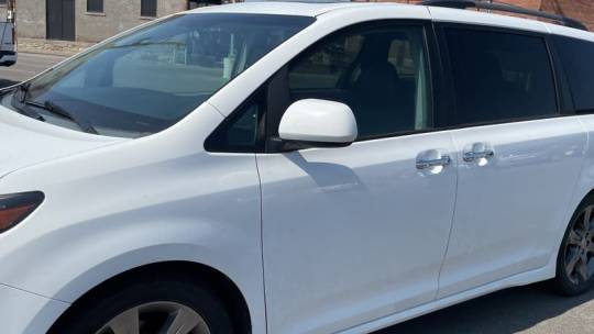 2014 toyota sienna se 8-passenger