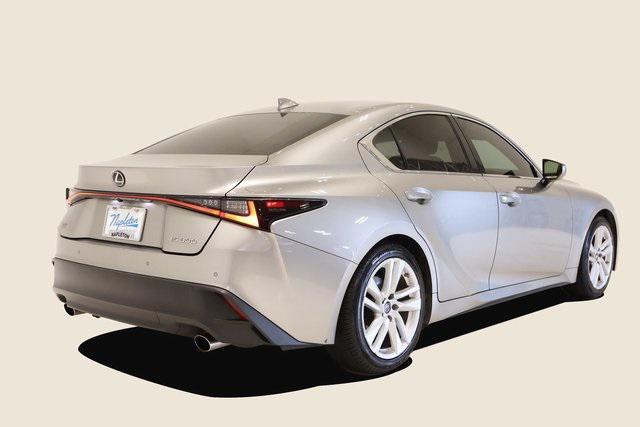 2021 lexus is 300 base