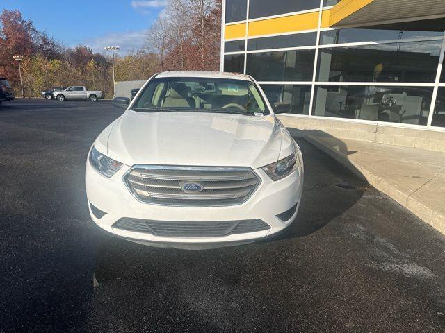 2018 ford taurus se